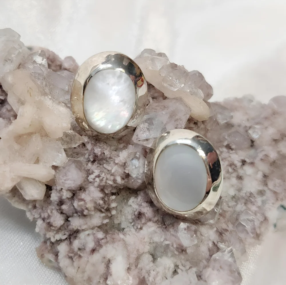 Vintage Sterling Silver White Mother Of Pearl Oval Post Back Earrings - Picture 1 of 8